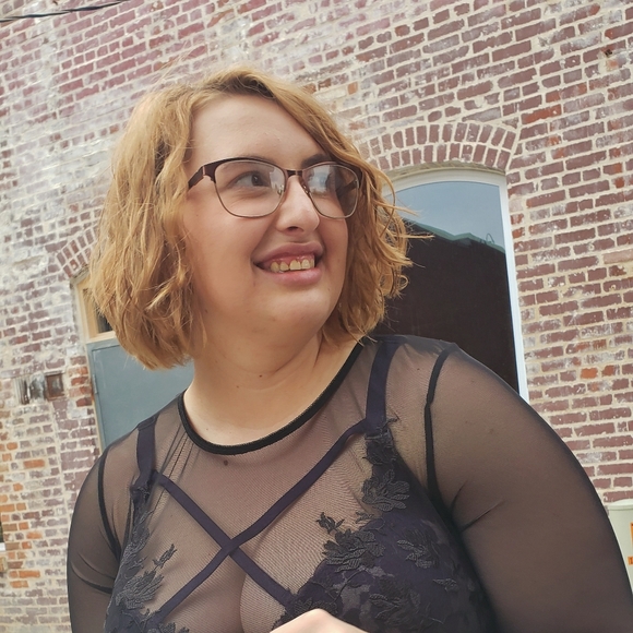 Meet your Posher, Tay - Picture 1 of 1